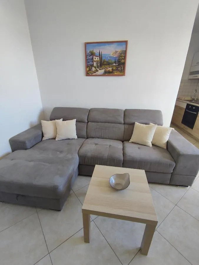 Three Lions Apartment بولا