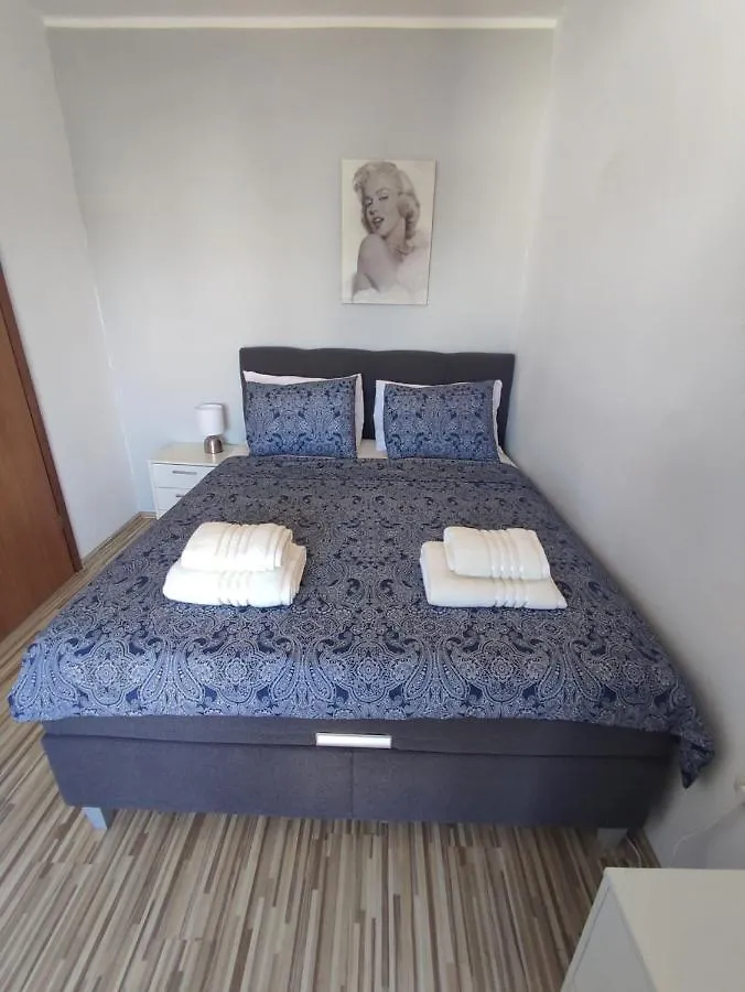 Three Lions Apartment بولا 0*,